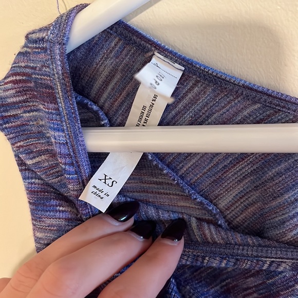 long sleeve skin tight crop top - Picture 2 of 4